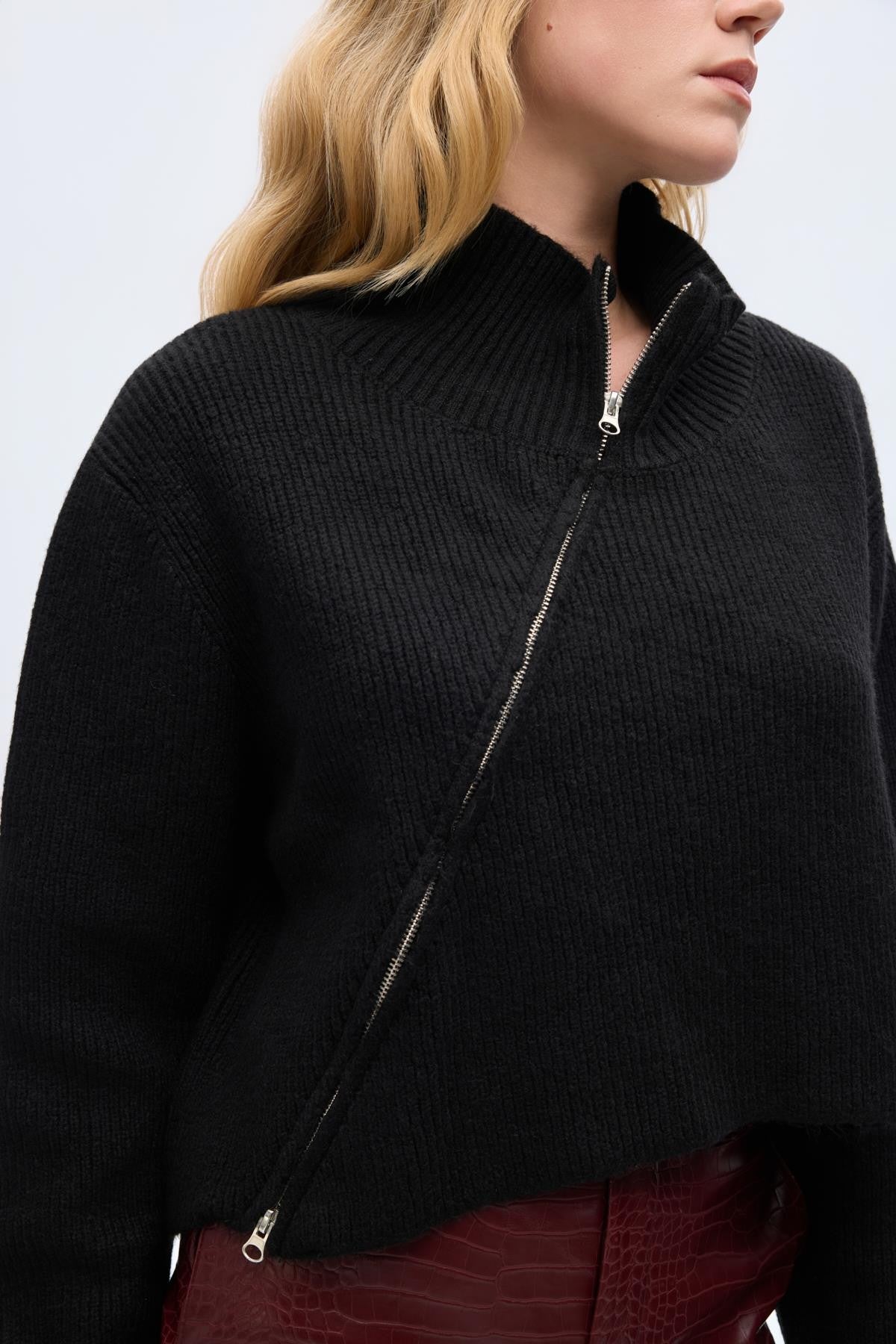 Asimetrik Fermuarlı Triko - Siyah